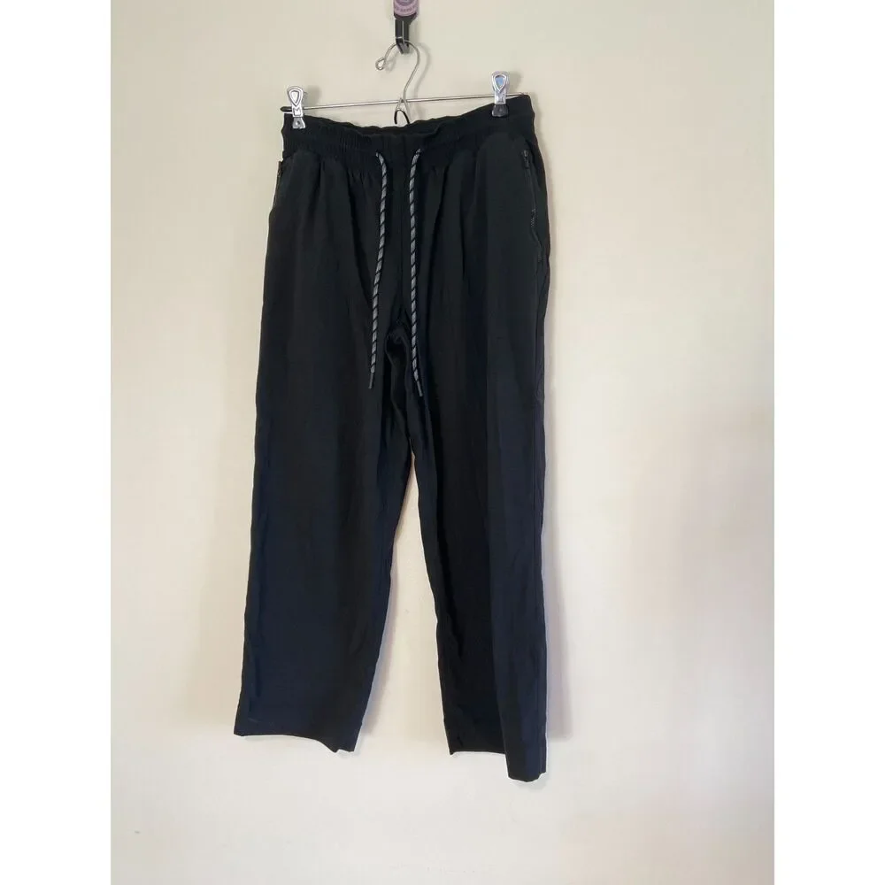 Athleta Trekkie Straight Crop Pant in BLACK Size 4